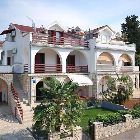 Apartment Ivan By El-Pi Tours Malinska Exteriér fotografie