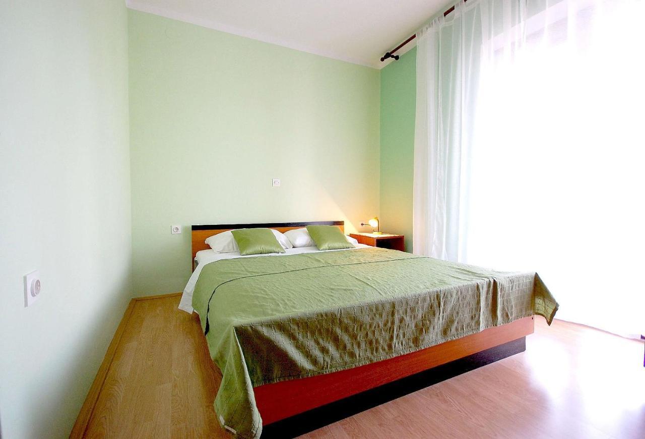 Apartment Ivan By El-Pi Tours Malinska Exteriér fotografie