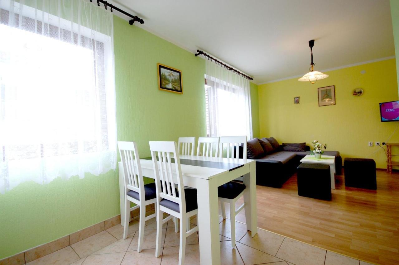 Apartment Ivan By El-Pi Tours Malinska Exteriér fotografie