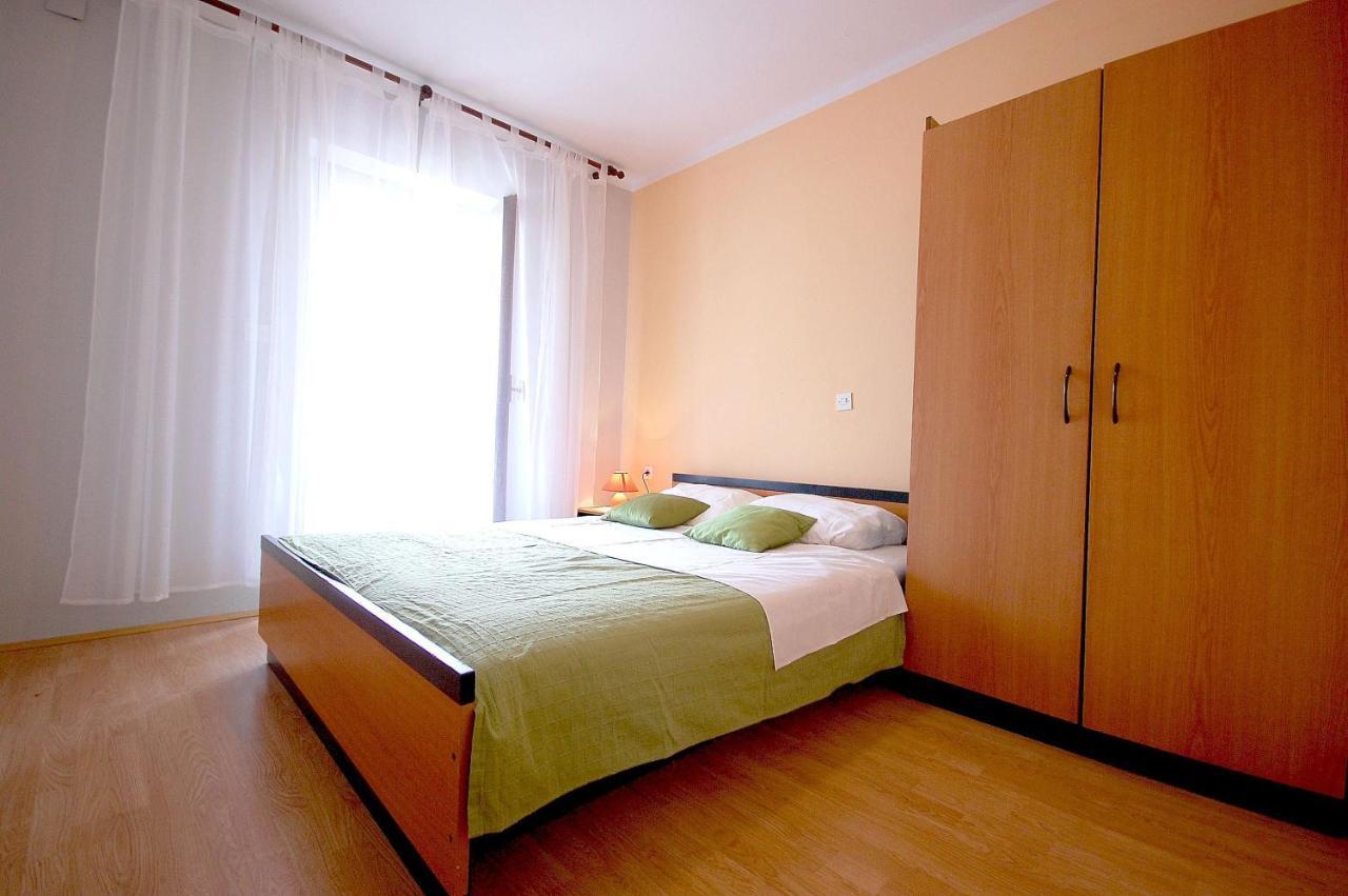 Apartment Ivan By El-Pi Tours Malinska Exteriér fotografie