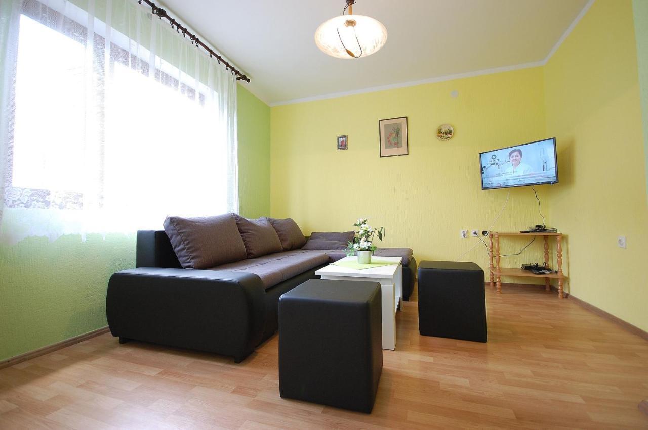 Apartment Ivan By El-Pi Tours Malinska Exteriér fotografie