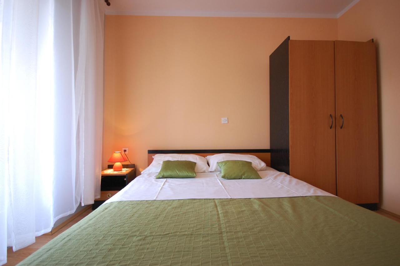 Apartment Ivan By El-Pi Tours Malinska Exteriér fotografie