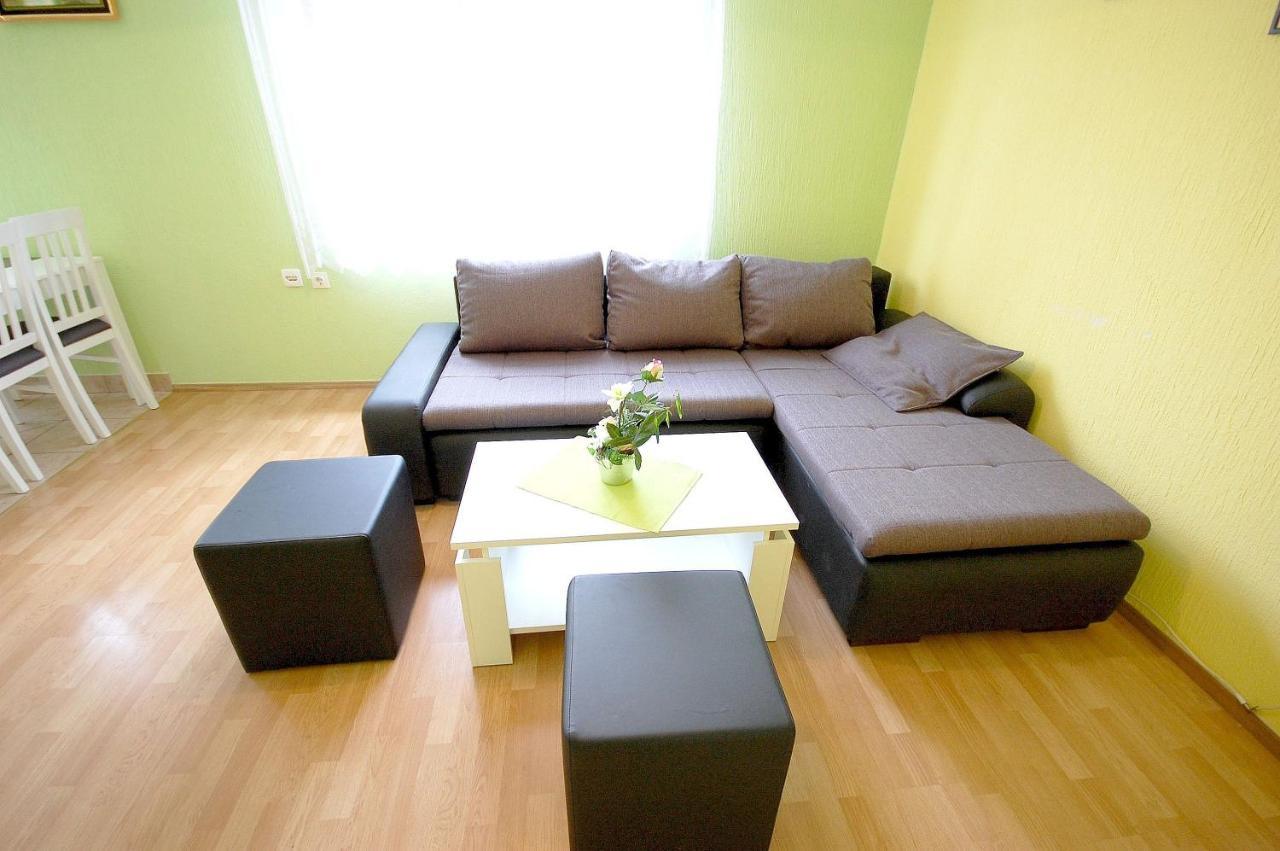 Apartment Ivan By El-Pi Tours Malinska Exteriér fotografie